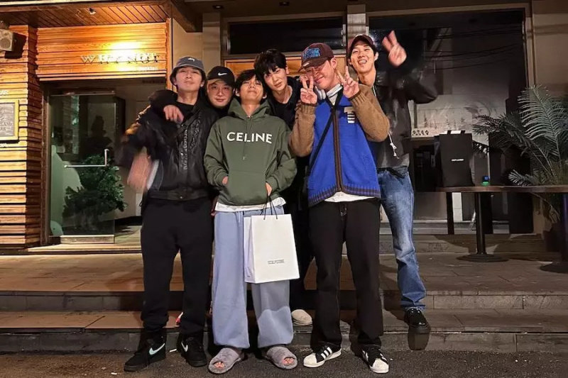 Choi Woo Shik comemora seu aniversário com V, Park Seo Joon, Park Hyung Sik e Peakboy, membros da Wooga Fam