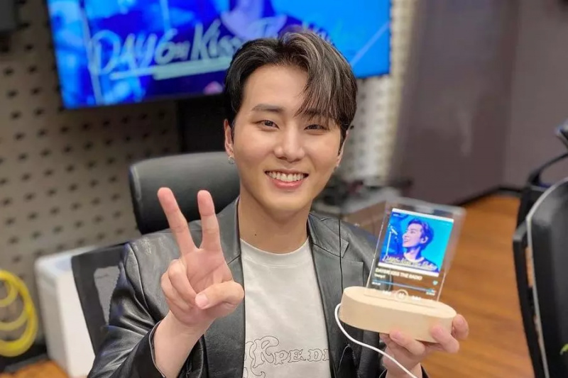  Young K iz DAY6 se bo vrnil kot DJ za 'DAY6's Kiss the Radio'