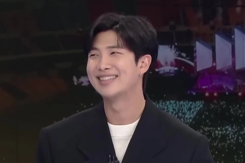 Naging Matapat si RM Tungkol sa Enlistment ni Jin, Nakarating sa Bagong Kabanata Para sa BTS, Mga Tattoo ng Magtugmang Grupo, At Higit Pa