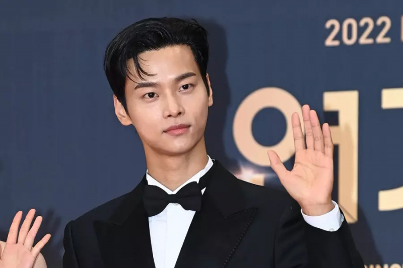 N (Cha Hak Yeon) von VIXX entschuldigt sich bei den Fans für das Aussetzen des bevorstehenden Comebacks der Gruppe