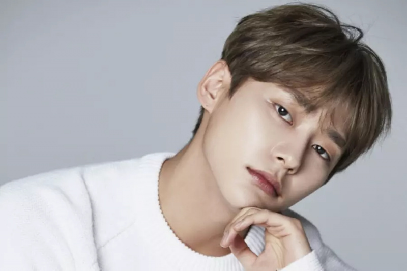 Sungjoo da UNIQ admite ser casado e ter um filho