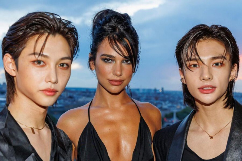 Ο Felix και η Hyunjin των Stray Kids κάνουν παρέα με τη Dua Lipa σε εκδήλωση YSL στο Παρίσι