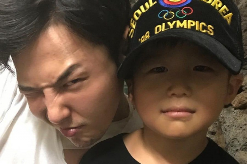 Ян Хён Сок поделился очаровательными фотографиями своего сына с G-Dragon