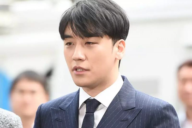 YG Entertainment цензурира лицето на Seungri в официалния онлайн магазин