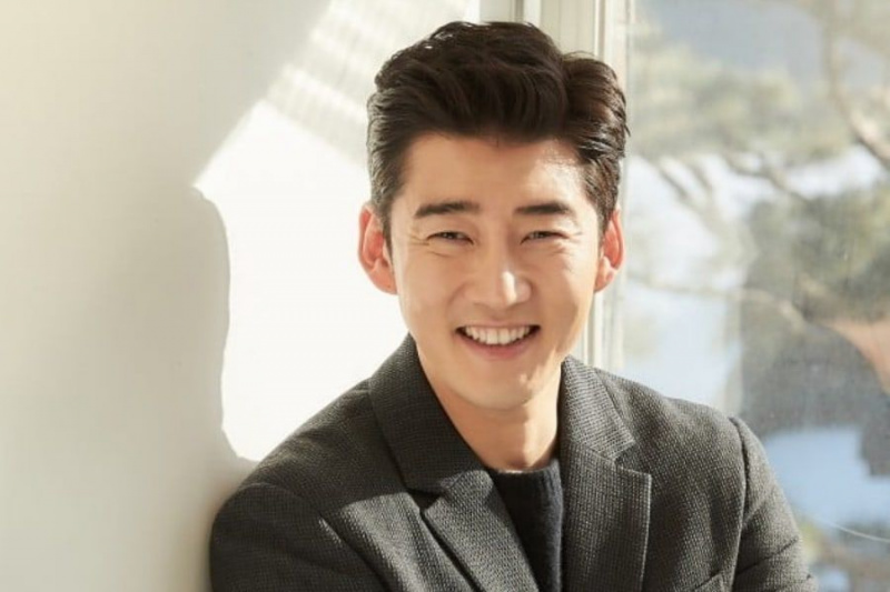 Yoon Kye Sang tiết lộ triển vọng mới của anh ấy về diễn xuất, nói về g.o.d và Honey Lee