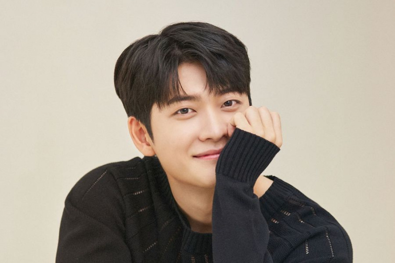 Kang Tae Oh feltárja kedvenc jelenetét a „Extraordinary Attorney Woo”, a Rejtett küzdelmekből, a Park Eun Bin őszinte visszajelzéseinek kezeléséből és sok másból