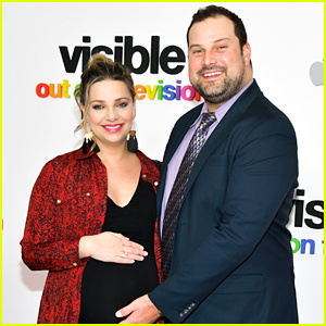 Glee の Max Adler と妻の Jennifer は、世界的な健康危機の最中に息子の Dylan を歓迎します。有名人の赤ちゃん、ディラン・アドラー、ジェニファー・アドラー、マックス・アドラー