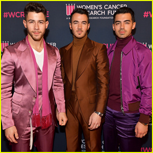  Jonas Brothers prinášajú ženám farbu's Cancer Research Fund's An Unforgettable Evening!