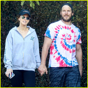 Chris Pratt s'agafa de la mà amb Katherine Schwarzenegger en un passeig al capvespre