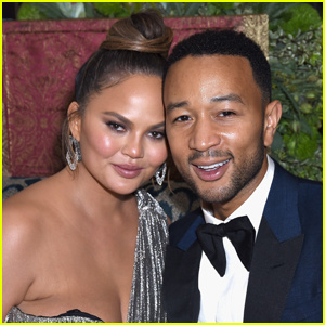 Chrissy Teigen onthult per ongeluk het geslacht van baby nr. 3! | Chrissy Teigen, Zwangere beroemdheden