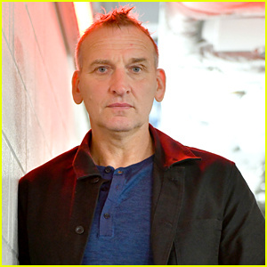 Önceki'Doctor Who' Actor Christopher Eccleston is Returning To The Franchise - Find Out How Here!