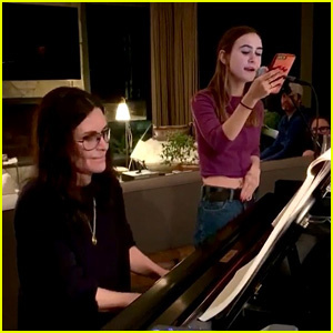Courteney Cox ja 15-aastane tütar Coco laulavad Demi Lovatot's 'Anyone' - Watch! (Video)
