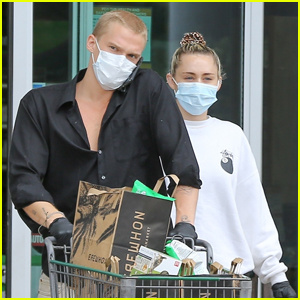 Miley Cyrus ve Cody Simpson, Bakkaliye Stoklarken Maske ve Eldivenle Güvende Kal | Cody Simpson, Miley Cyrus