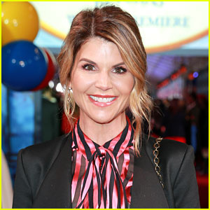 Lori Loughlin quiere que se desestime su caso penal