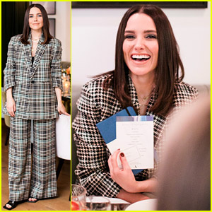 Sophia Bush ฉลอง Podcast ใหม่ของเธอด้วยงานเลี้ยงอาหารค่ำ! | Connie Britton, Jessica Yellen, Mandana Dayani, Retta, โซเฟีย บุช