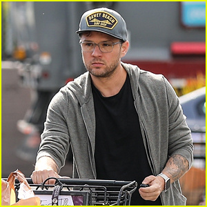 Ryan Phillippe varub toidukaupu ja annab teada otseülekandena
