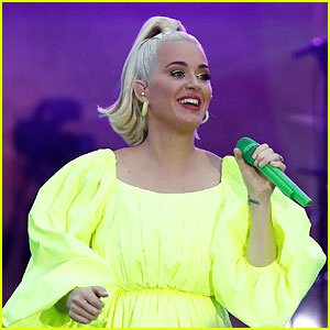 Katy Perry reagira na italijansko sosedsko petje'Roar,' Though the Video is Sadly Fake