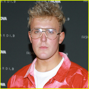Jake Paul se dirige a la fiesta en medio de la pandemia, dice que él's Not 'Gonna Sit Around & Not Live My Life'