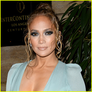 Jennifer Lopez Nagbukas Tungkol sa Pag-quarantine at Pagtatrabaho Mula sa Bahay | Coronavirus, Extended, Jennifer Lopez