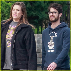 Darren Criss y su esposa Mia disfrutan del aire fresco en Los Feliz | Darren CrissMia Swier