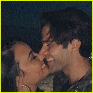 Demi Lovato ist mit Max Ehrich verlobt! | Demi Lovato, Verlobt, Max Ehrich