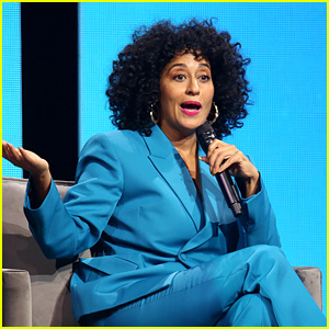 Tracee Ellis Ross 揭示了当妈妈 Diana Ross 第一次听到她的专业演唱时发生的事情 - 观看! (视频)