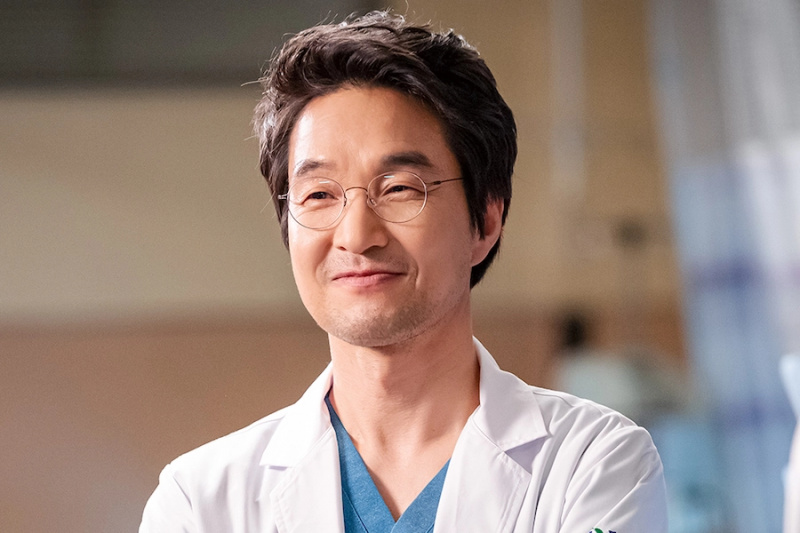 Han Suk Kyu Berkongsi Harapan Untuk Menyampaikan Keselesaan Dan Keberanian Sebagai “Dr. Romantik” Dalam Musim 3