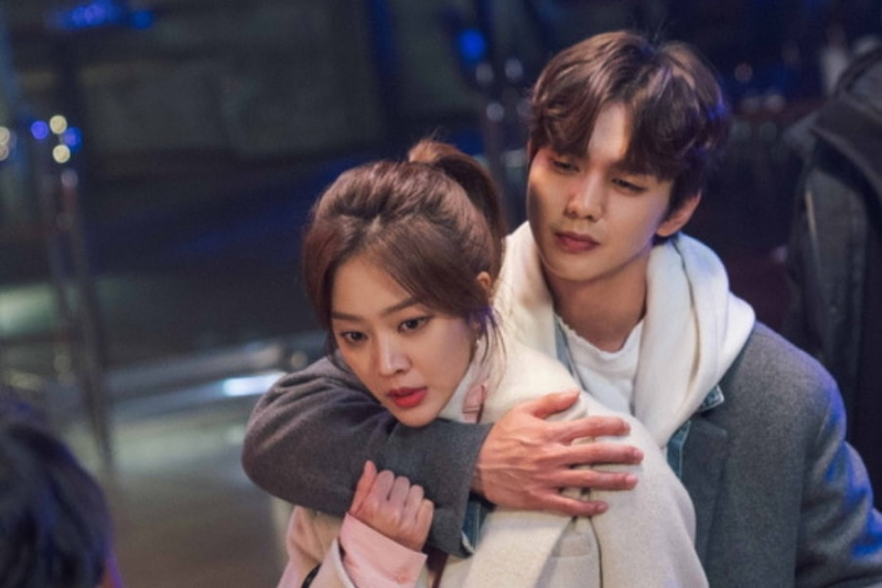 Yoo Seung Ho kommt in „My Strange Hero“ zu Jo Bo Ahs Rettung