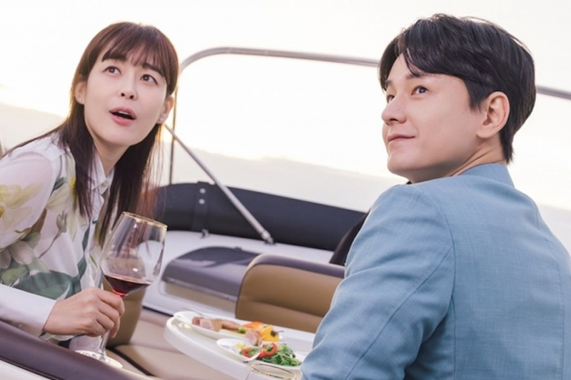 Lee Ha Na och jag Joo Hwan njuter av en romantisk semester med yacht i 'Three Bold Siblings'