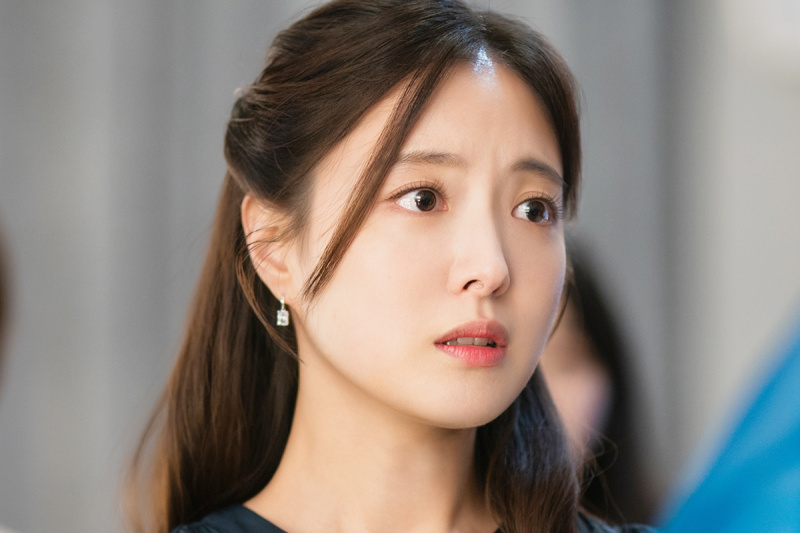 Lee Se Young steht bei ihrem Designer-Debüt-Event in „The Story Of Park’s Marriage Contract“ vor einer großen Krise