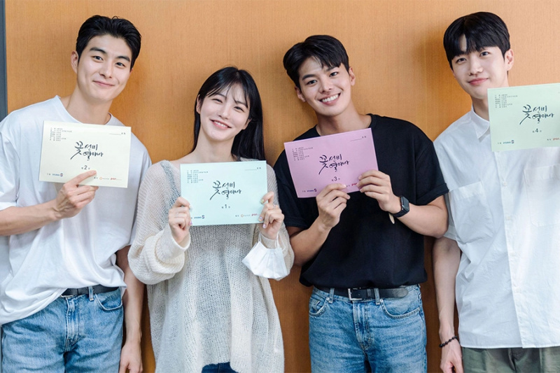 Shin Ye Eun, Ryeo Woon, Kang Hoon, Jung Gun Joo, Dan Ramai Lagi Terpesona Pada Pembacaan Skrip Pertama Untuk “The Secret Romantic Guesthouse”