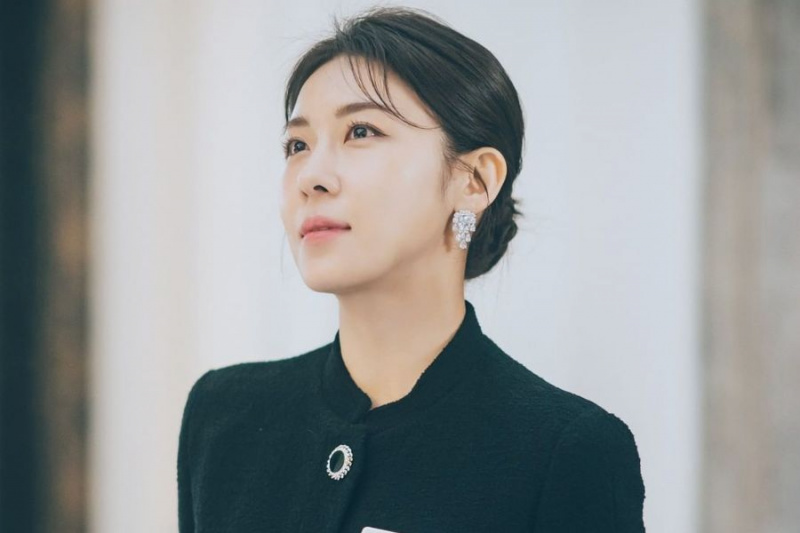 Ha Ji Won verwandelt sich für das kommende Drama mit Kang Ha Neul in eine schillernde Chaebol-Erbin
