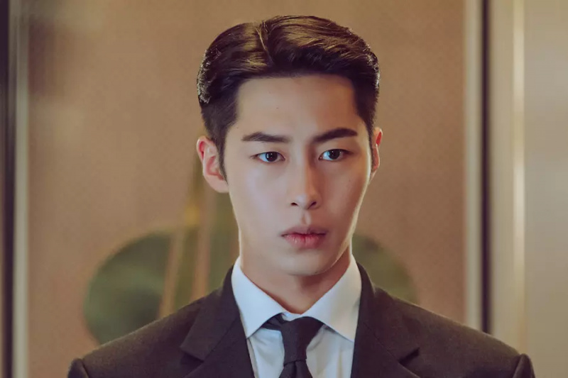 Lee Jae Wook insegue i suoi gol con la faccia da poker in 'L'erede impossibile'