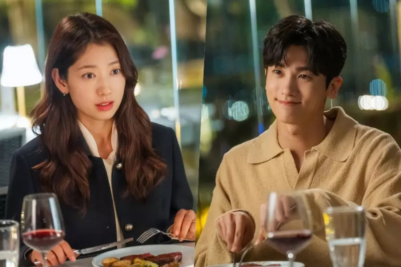 Parks Hyung Sik gaida Parka Šīna Hje atbildi uz viņa priekšlikumu filmā “Doktors Slump”