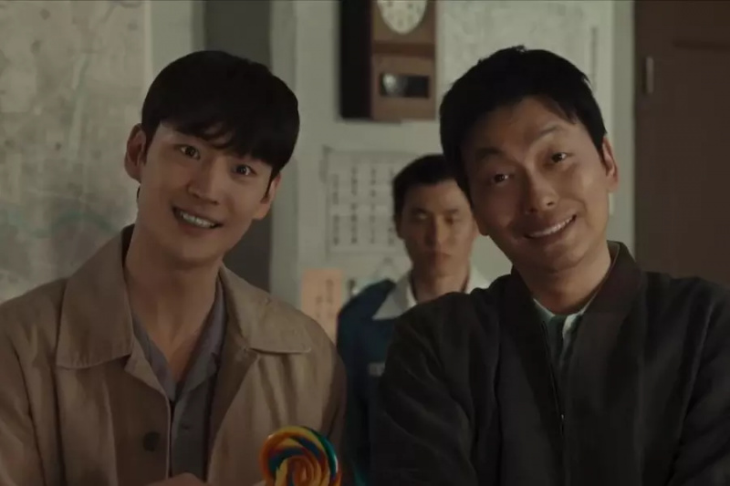 Vaata: Lee Je Hoon muutub kirglikuks ja sihikindlaks inspektoriks filmis 'Peadtektiiv 1958'