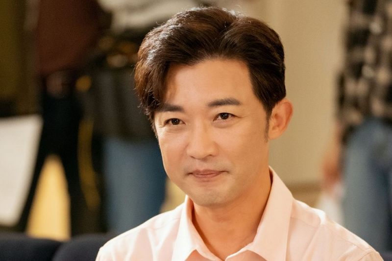 Ahn Jae Wook habla sobre su personaje moralmente ambiguo en el nuevo drama “The Empire”