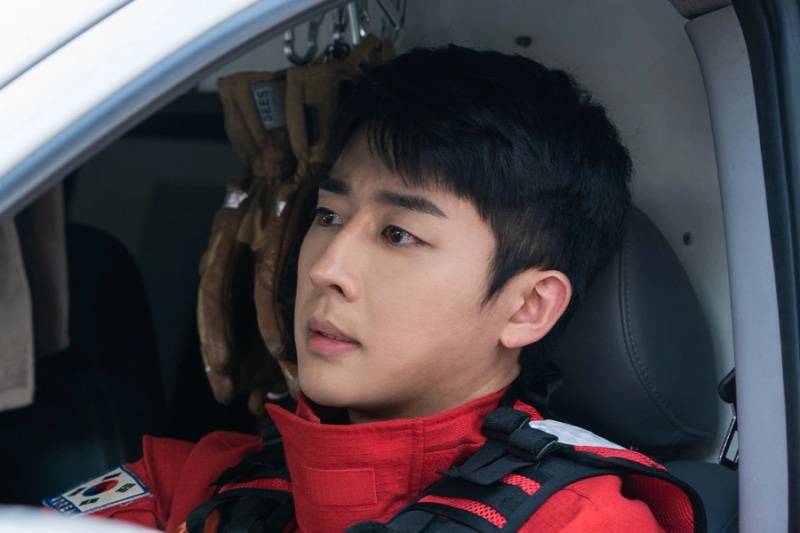 Son Ho Jun se transforma em um bombeiro destemido em “The First Responders”