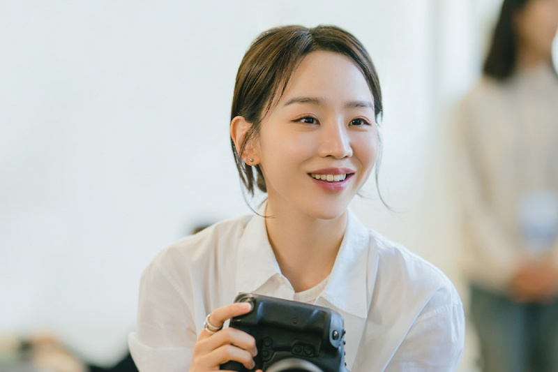 Shin Hye Sun je profesionalna modna fotografkinja koja se vraća u svoj rodni grad u nadolazećoj drami