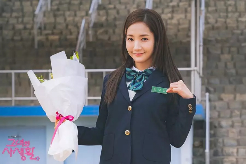 Park Min Young se vrací do svých středoškolských dnů pro „svůj soukromý život“