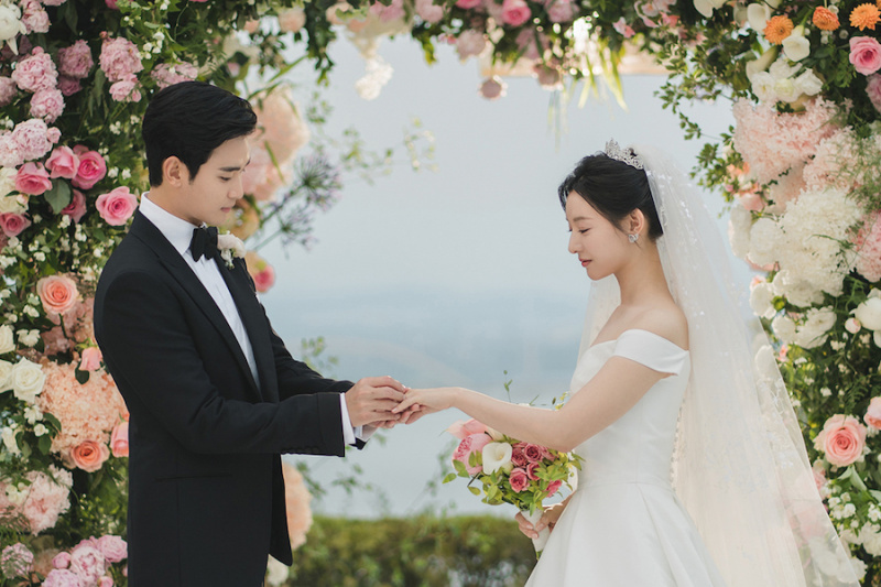 Kim Soo Hyun et Kim Ji Won semblent être un couple heureux dans 'Queen Of Tears'