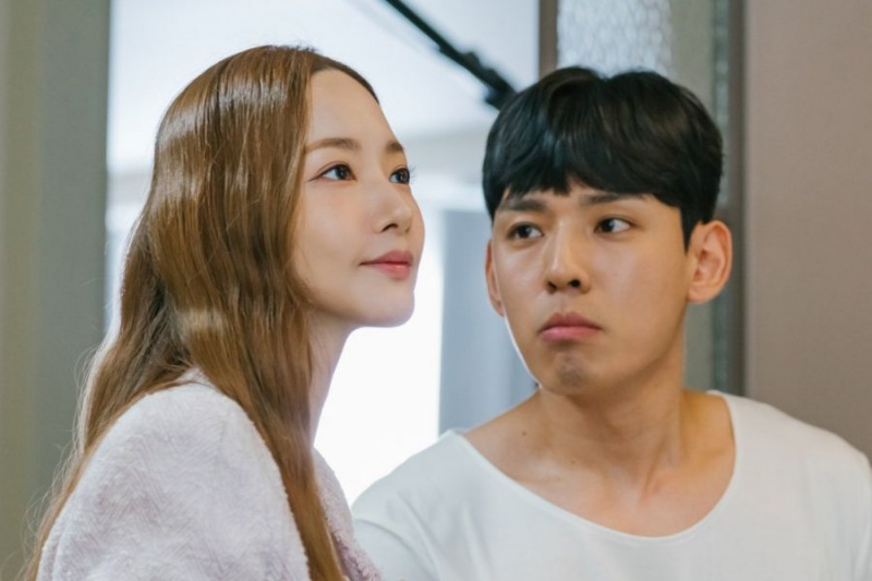 박민영·강형석, '연애 중'에서 가짜 결혼한 룸메이트