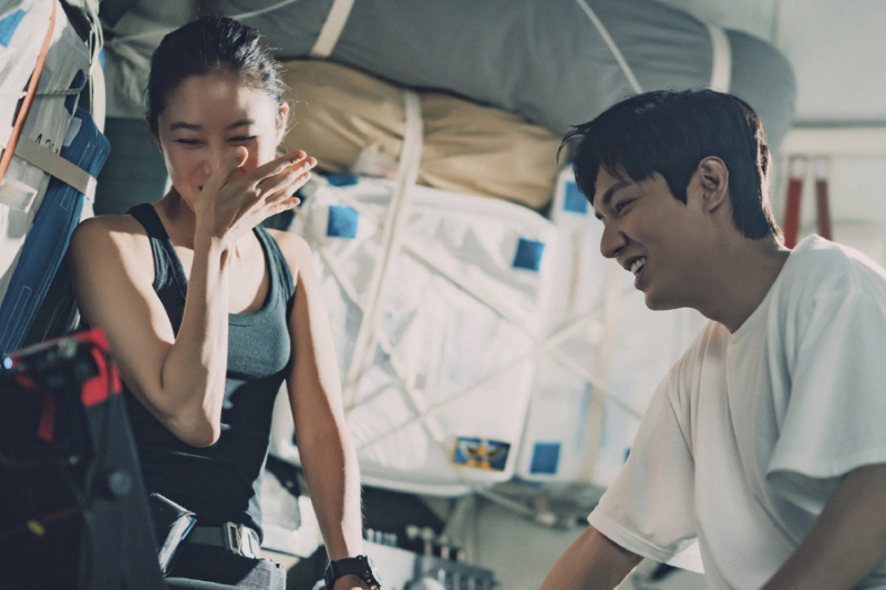 Natapos na ang Pagpe-film sa Bagong Space Romance Drama nina Gong Hyo Jin At Lee Min Ho