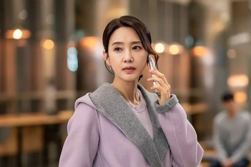 Oh Hyun Kyung si trasforma nel caloroso proprietario di un ristorante in un dramma romantico di prossima uscita