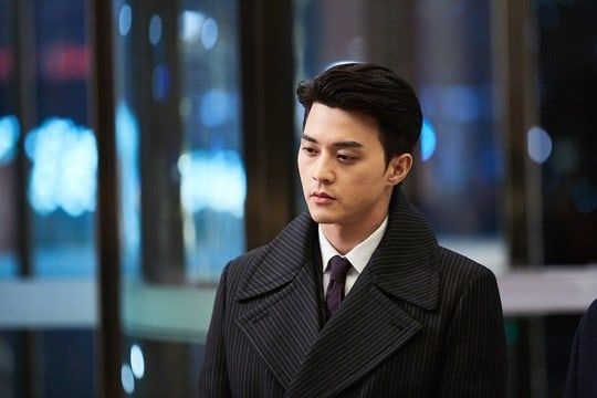 Kim Ji Hoon đóng vai một nhân vật phản diện đáng ghét trong đoạn giới thiệu cho bộ phim truyền hình sắp tới 'Tower Of Babel'