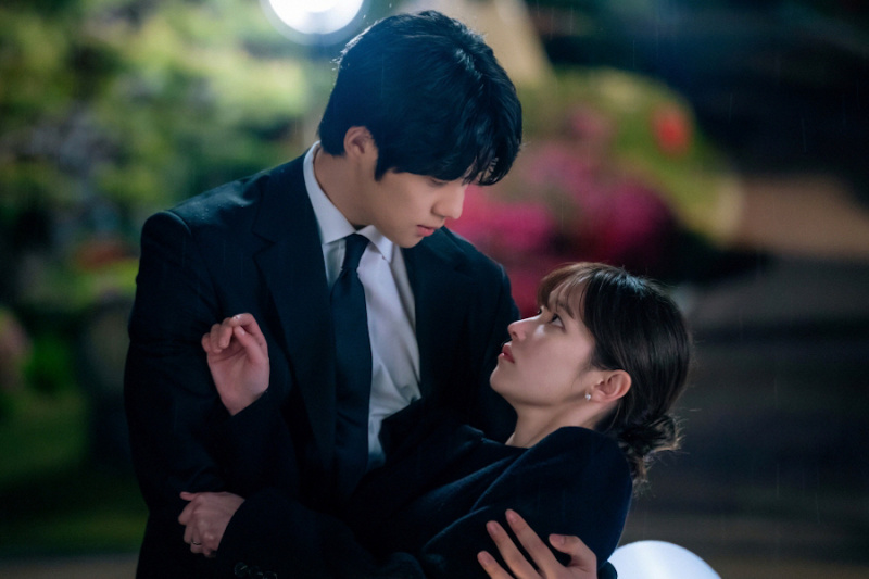 Moon Sang Min a Jeon Jong Seo do sebe nebezpečně padají ve filmu „Svatba je nemožná“
