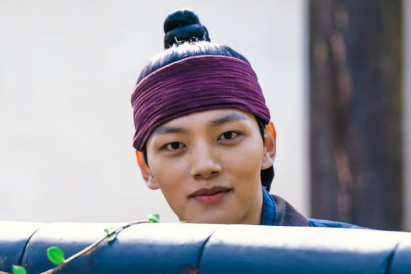 Yeo Jin Goo blir lekfull bakom kulisserna på 'The Crowned Clown'