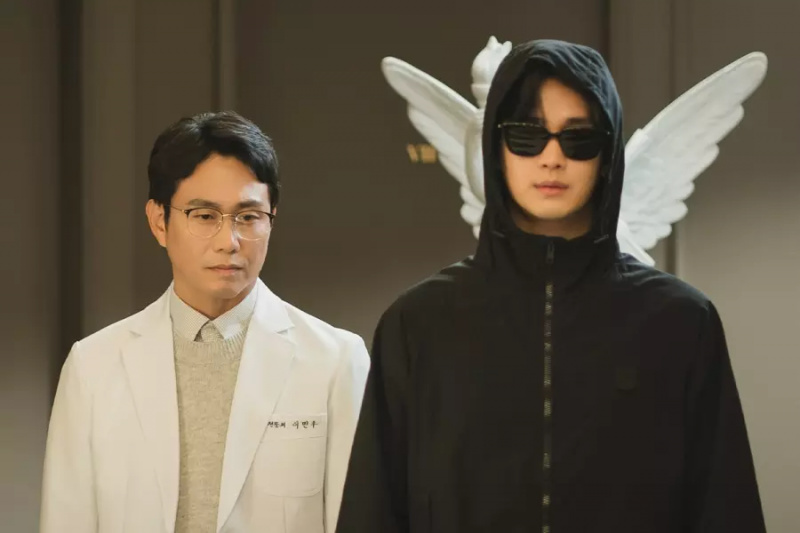 Kim Soo Hyun é um genro Chaebol que vai até Oh Jung Se para terapia em “Queen Of Tears”