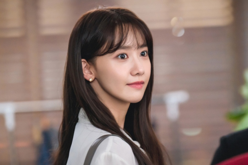 YoonA של דור הבנות חולקת את מה שמשך אותה ל-Rom-Com 'King The Land' הקרובה עם לי ג'ונו