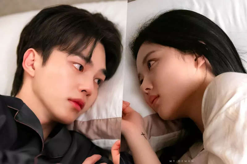 Song Kang en Kim Yoo Jung worden samen wakker in bed in ‘My Demon’