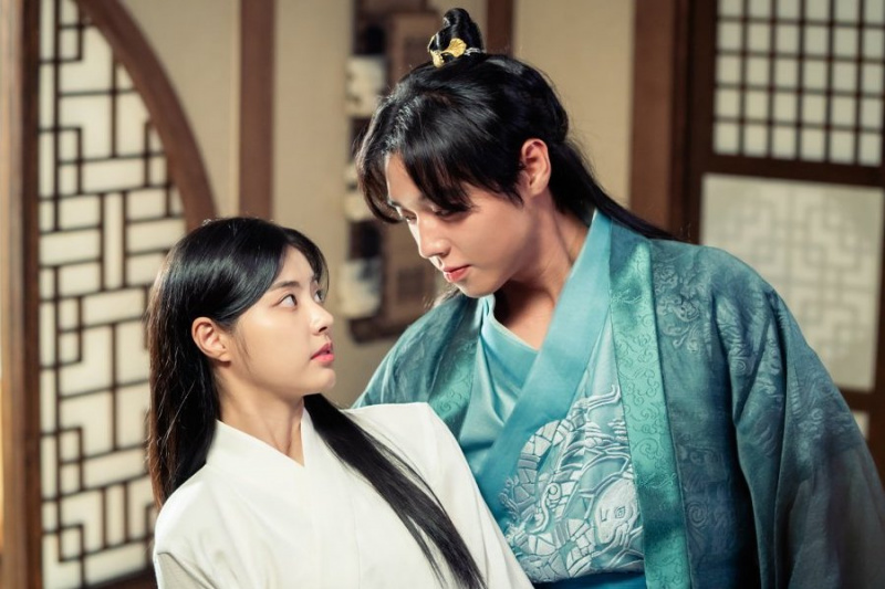 Park Ji Hoon Dengan Romantis Memeluk Hong Ye Ji Dalam Drama Sejarah Mendatang